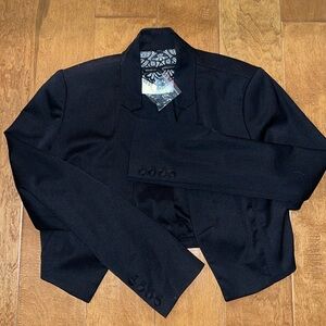 White House Black Market cropped blazer￼